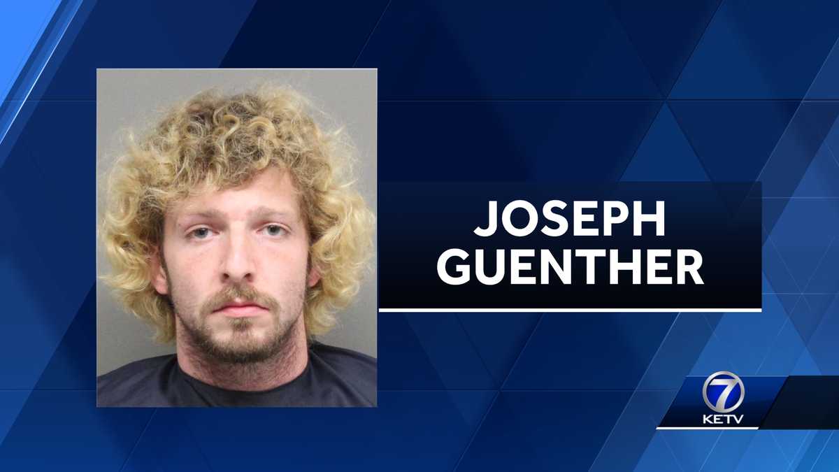 Lincoln Man Arrested After Trying To Grab Officers Gun Police Say 