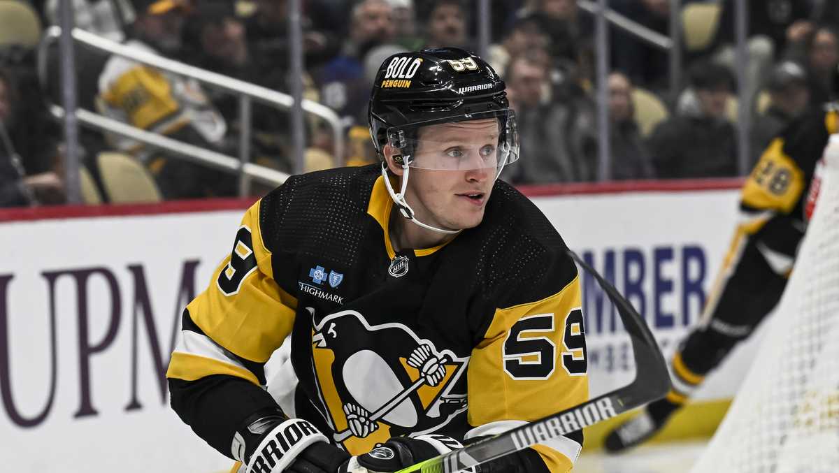 Jake Guentzel signs with Tampa Bay Lightning