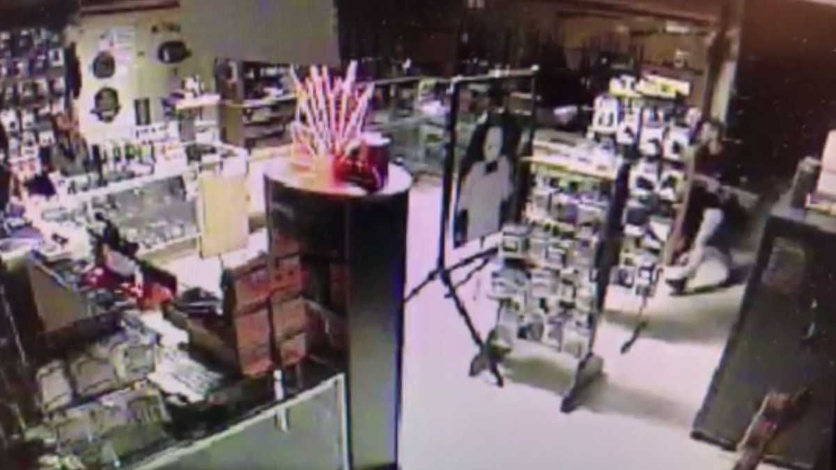 Reward offered in Jasper gun store burglary