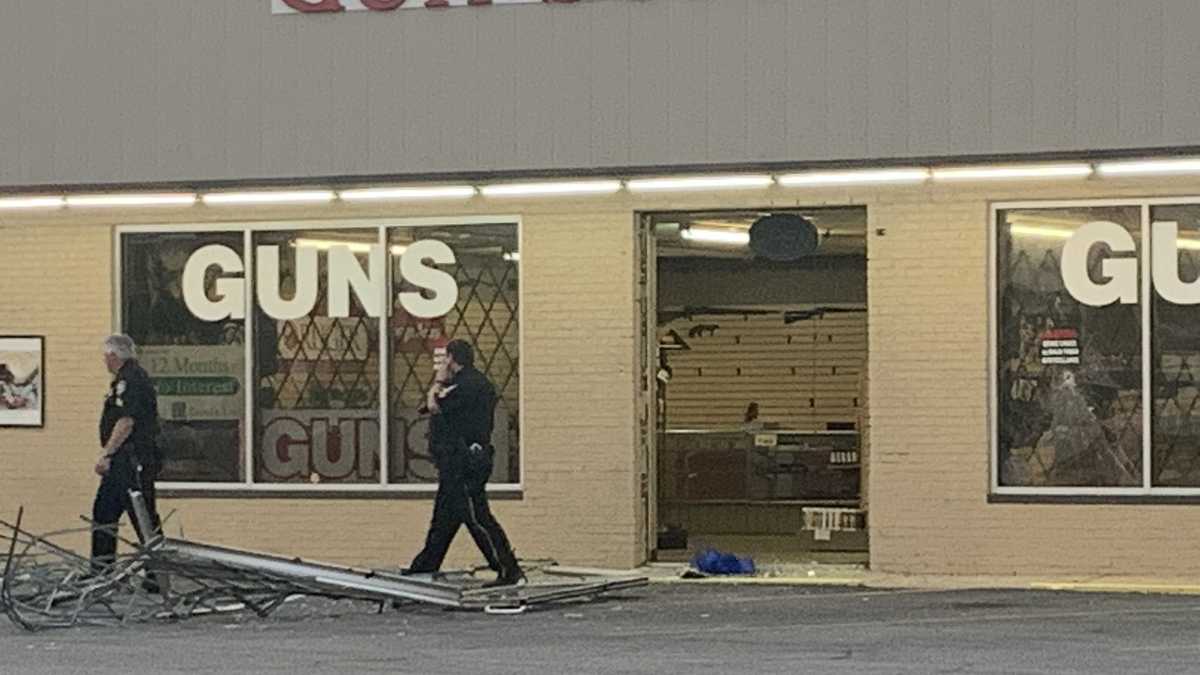 Gun store burglary ends with chase and crash