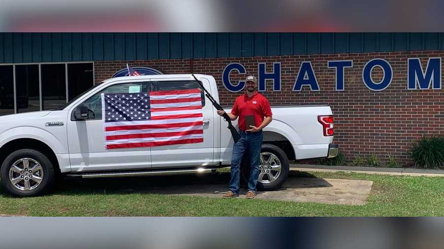 Chatom dealership offers shotgun, Bible and American flag for every car purchase.