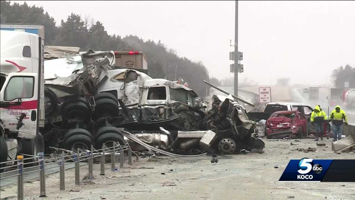 Deadly Crash Involving Multiple Vehicles Reported On I 35 Northbound