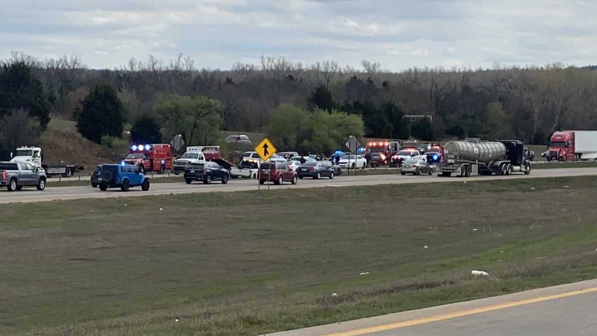 Lanes of I35 reopen at Seward Road following multicar crash