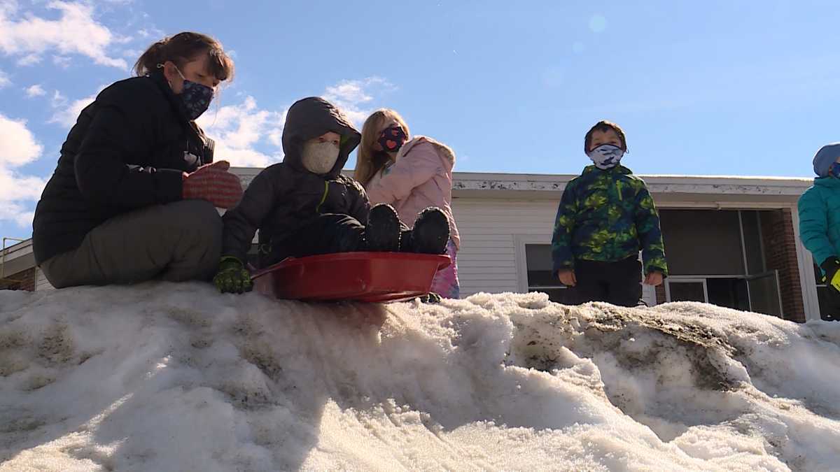 Maine elementary school takes gym class outdoors