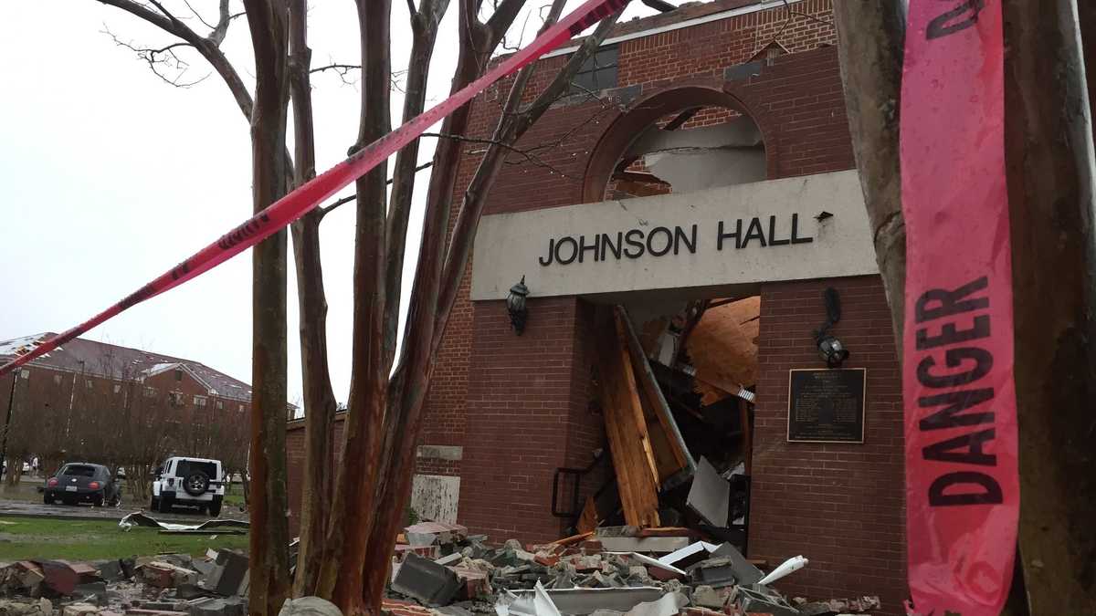 Deadly tornado tears through Mississippi