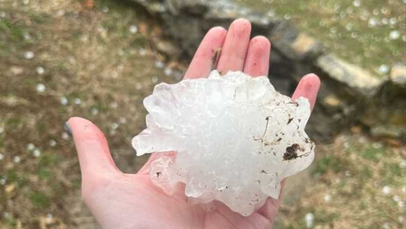 WATCH: Severe thunderstorms in Missouri, Kansas bring golf-ball-sized to 4-inch hail