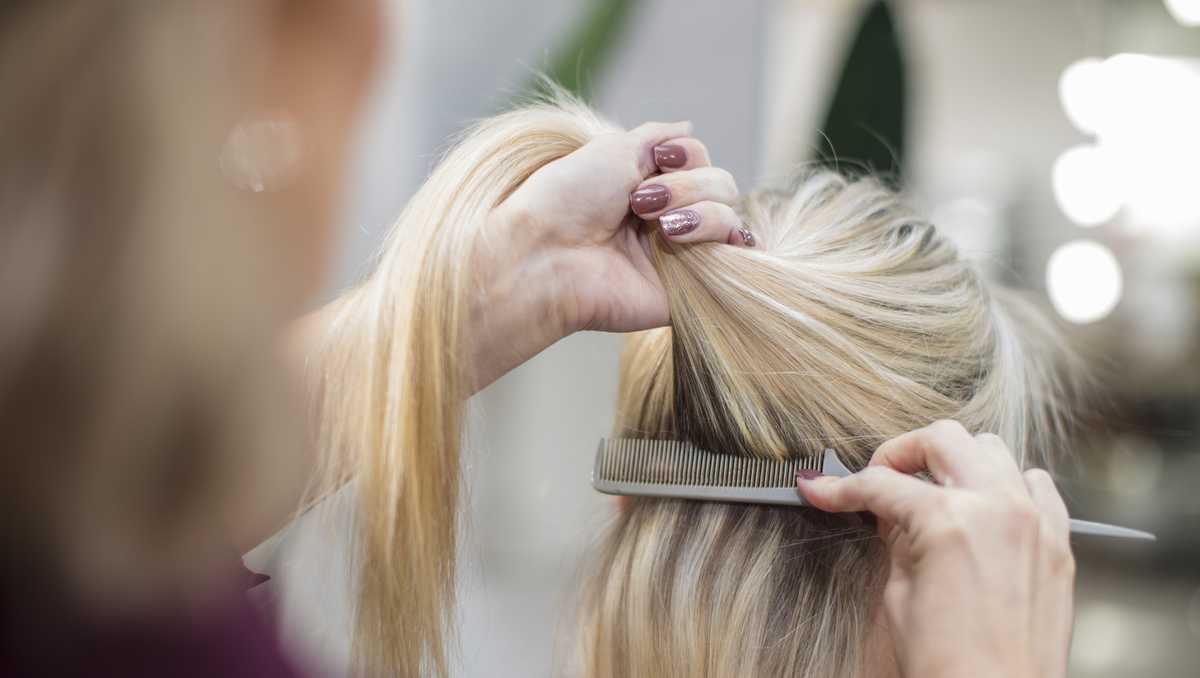 A hairstylist who worked while showing symptoms exposed 91 people to