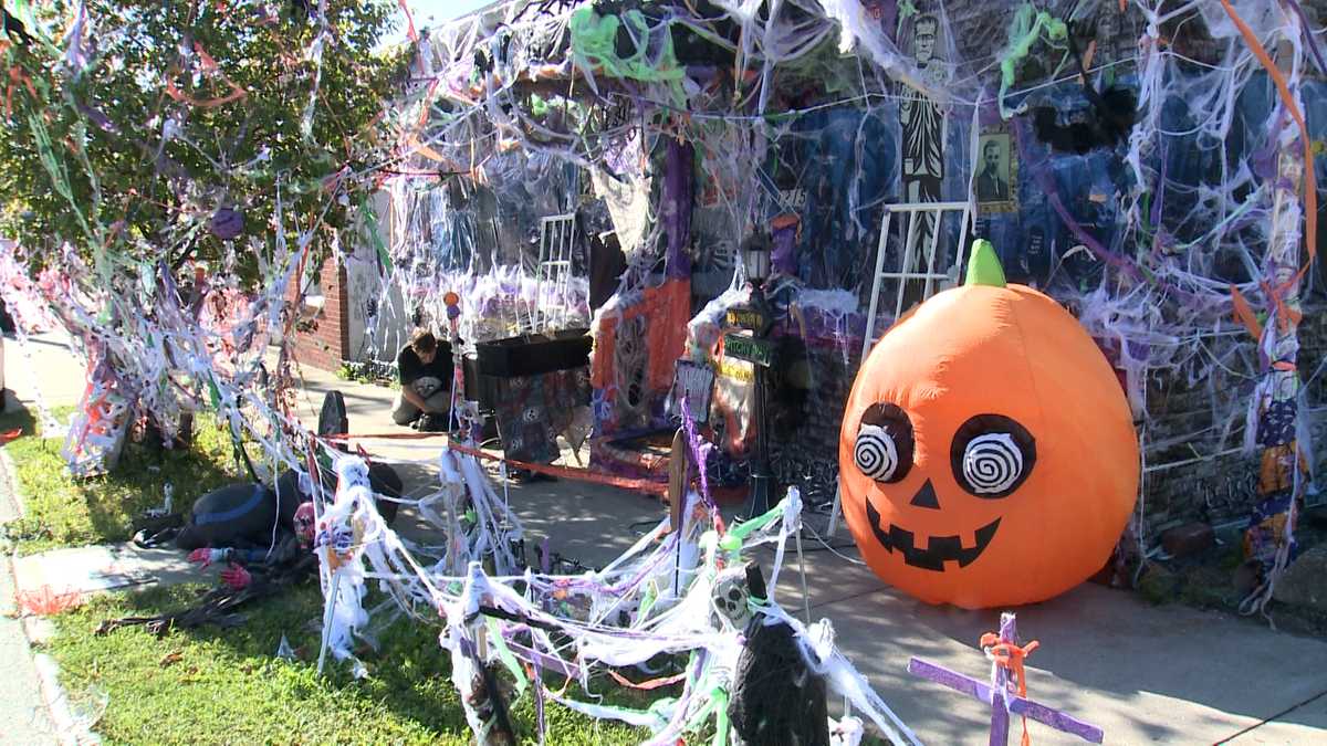 LOOK New Albany man wildly decorates home for Halloween