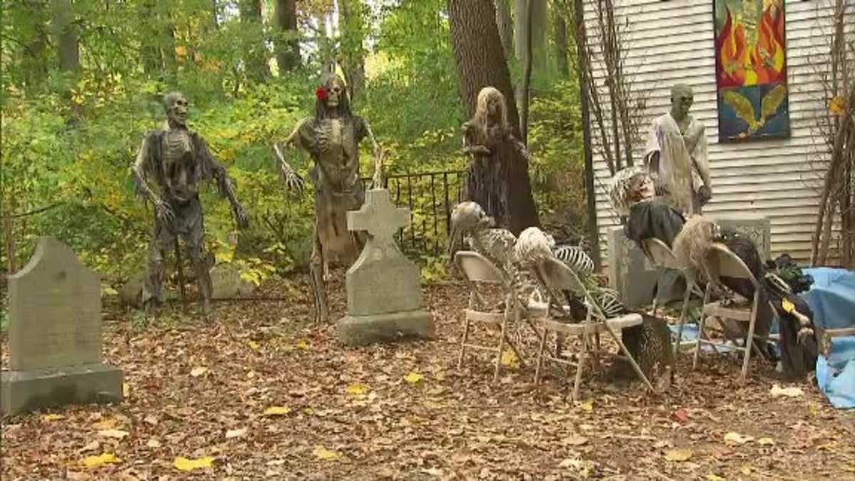 People will spend how much this Halloween?!