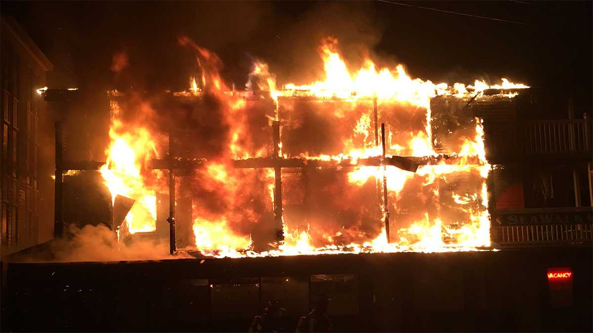 Investigation into what caused Hampton Beach fire underway