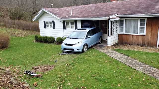 6-year-old boy gets keys to family van, crashes vehicle into neighbor's house in Hampton Township - Vimarsana News