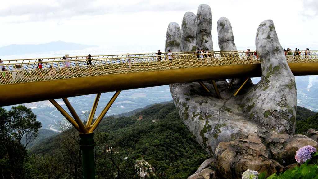 New Vietnam bridge held up by massive pair of hands New Vietnam bridge held up by massive pair of hands