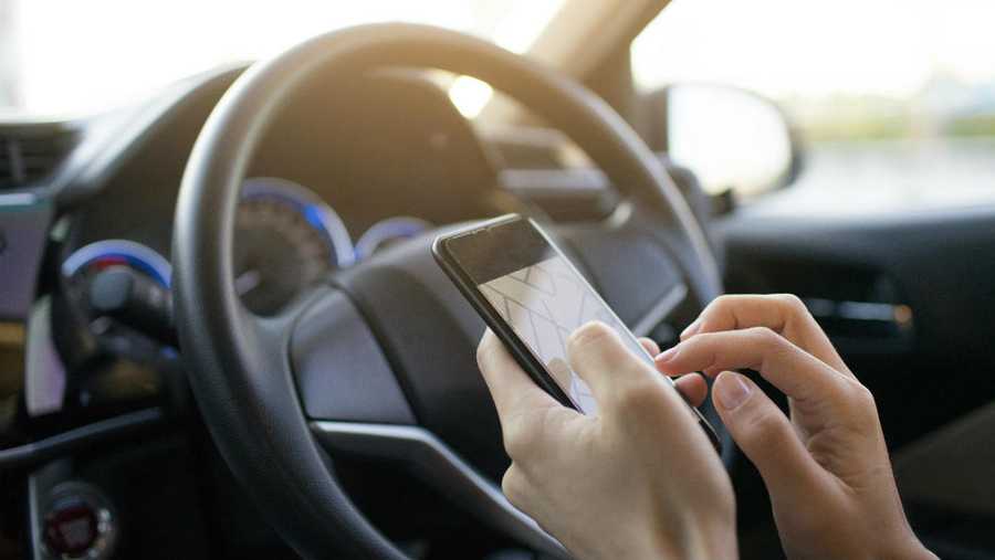 CA encouraged to ban handsfree devices while driving