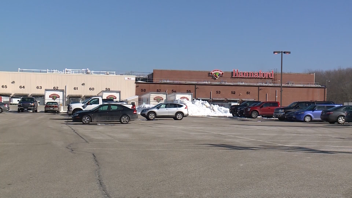 Hannaford distribution center workers authorize strike