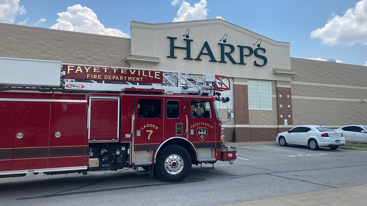 Fayetteville police find no one after search of Harps bakery ceiling - Vimarsana News