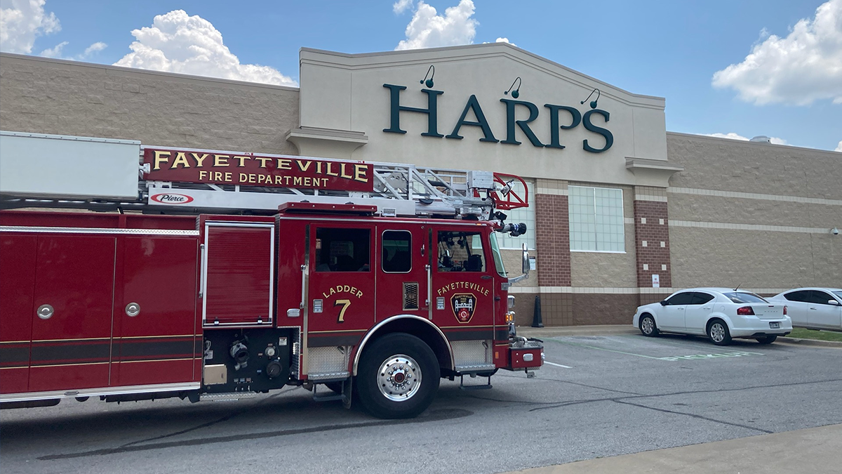 Fayetteville police find no one after search of Harps bakery ceiling