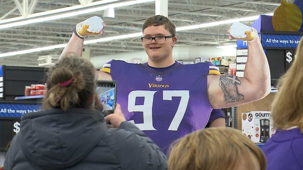 Millard West grad and Minnesota Vikings player hosts camp in Omaha