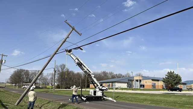 Multiple streets closed in Harrisonville after trees, power lines knocked down due to gusty winds - Vimarsana News