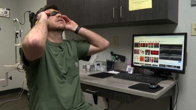Eye doctor shows what could happen if you look at eclipse without glasses - Vimarsana News