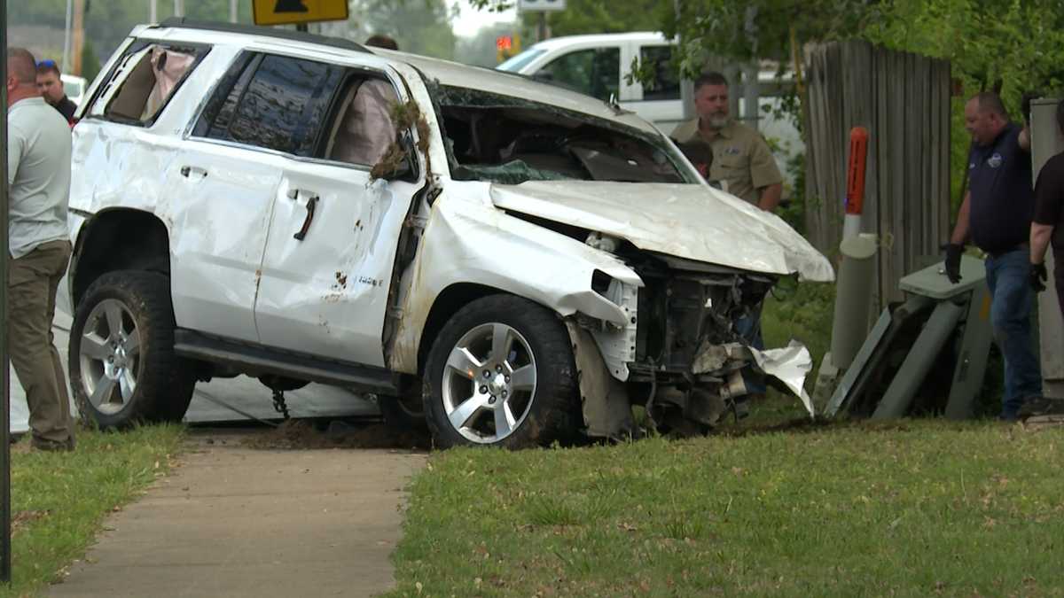 Three dead in Farmington collision, police investigating - KHBS