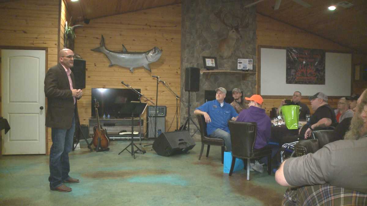 Buckmasters NWA honors injured police officer with 