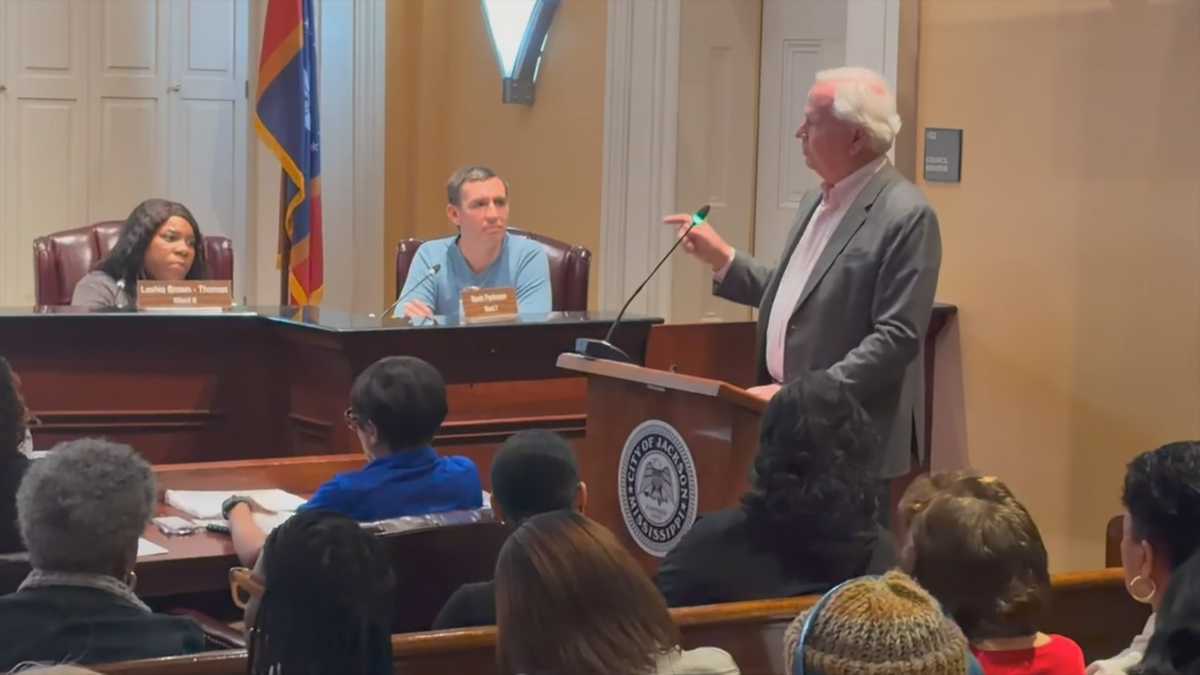 'People don't want to pay the bill:' Henifin draws crowd ire as city considers water authority