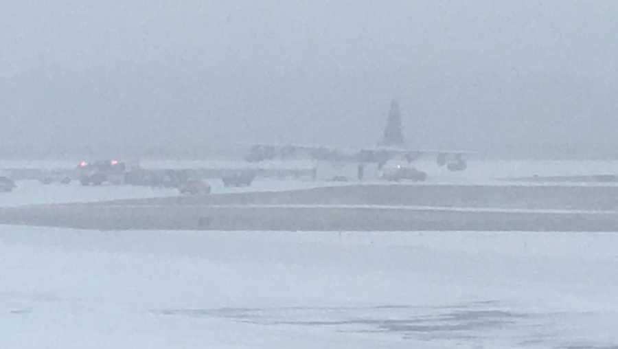 Snow on runways at Harrisburg International Airport in 2016.