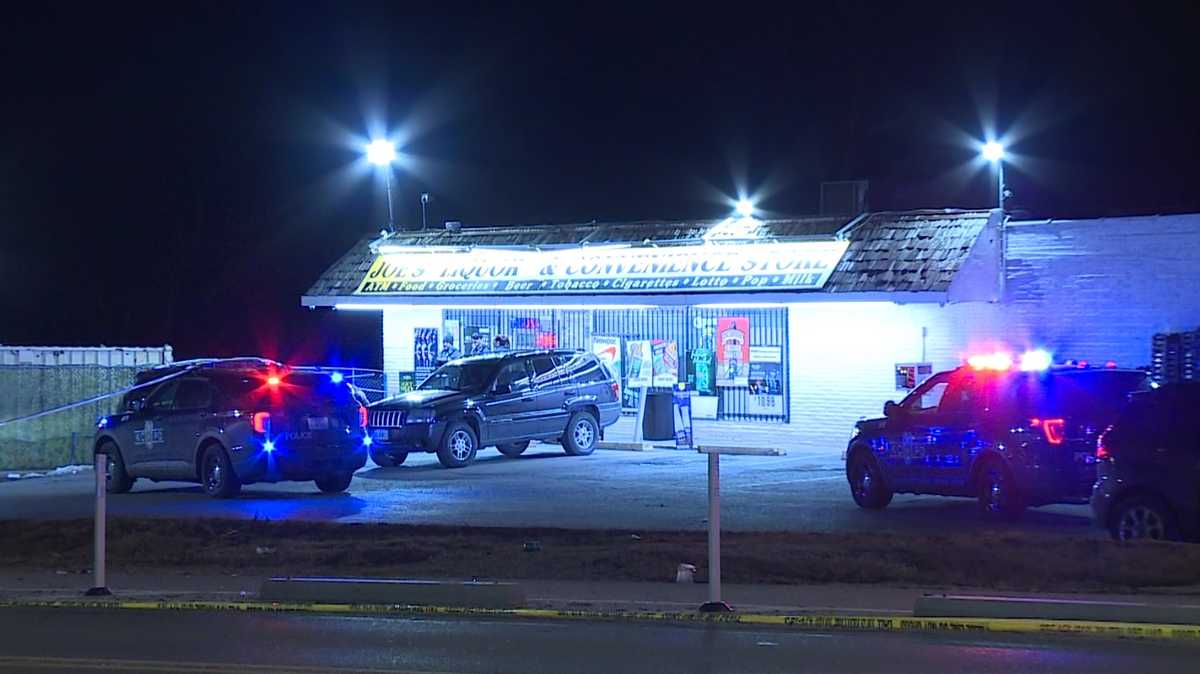 Kansas City crime: Police ID man killed outside convenience store