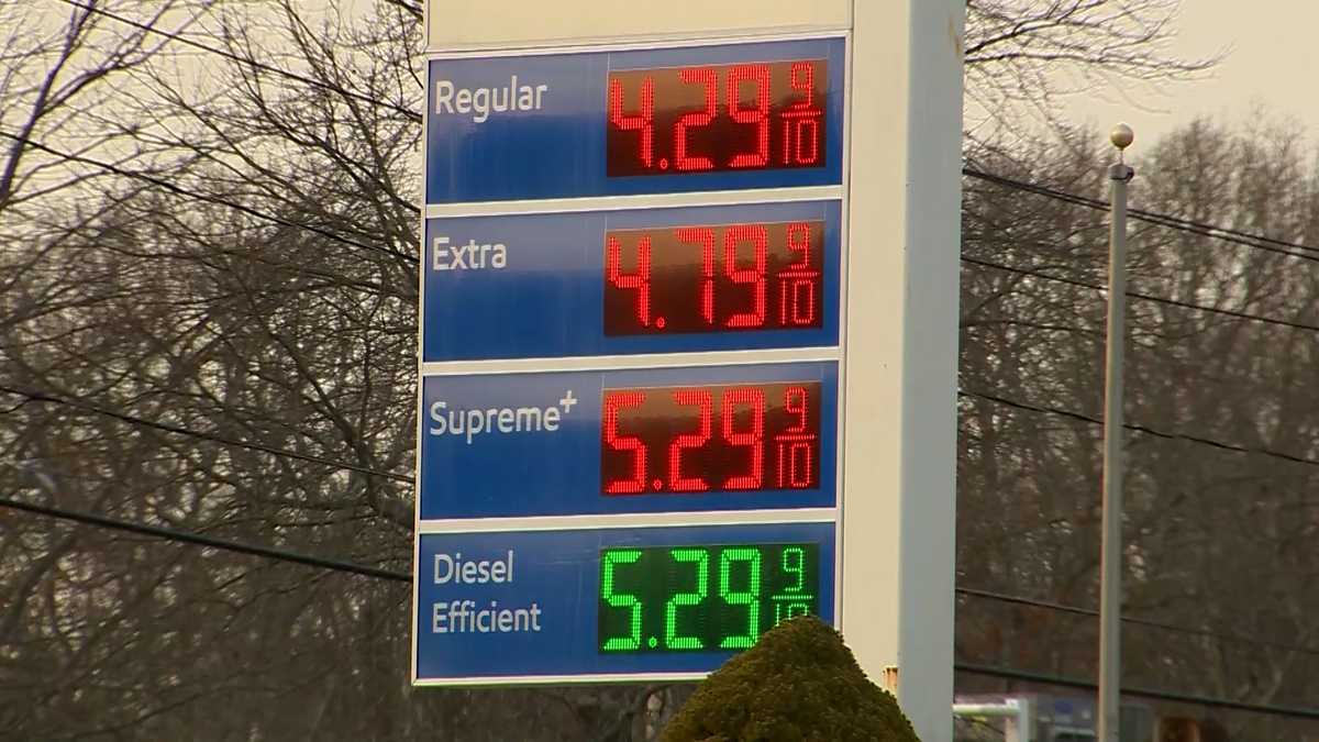 Average price of gas in Mass.  rises above $ 4 per gallon, AAA says