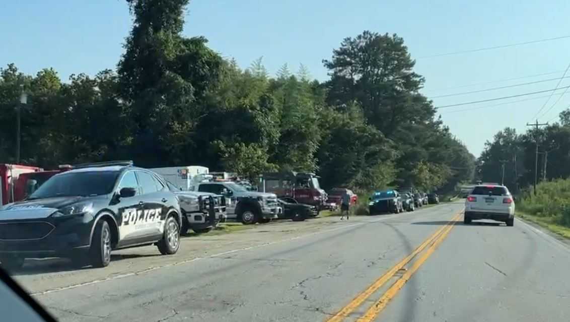 Greenville Divers works to remove car from Saluda River