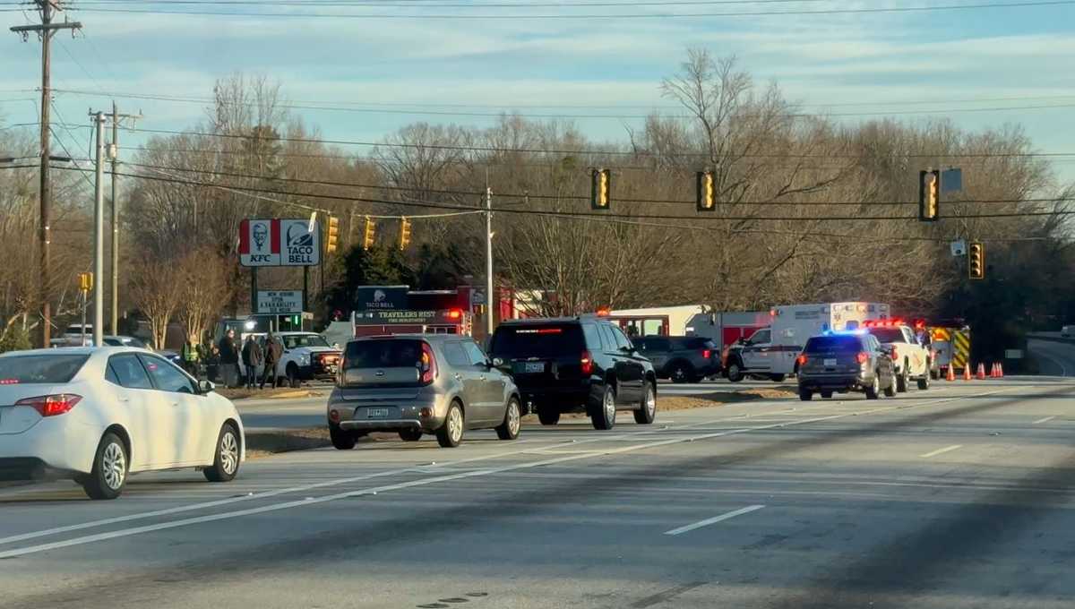 South Carolina: Woman dies in box truck crash - WYFF