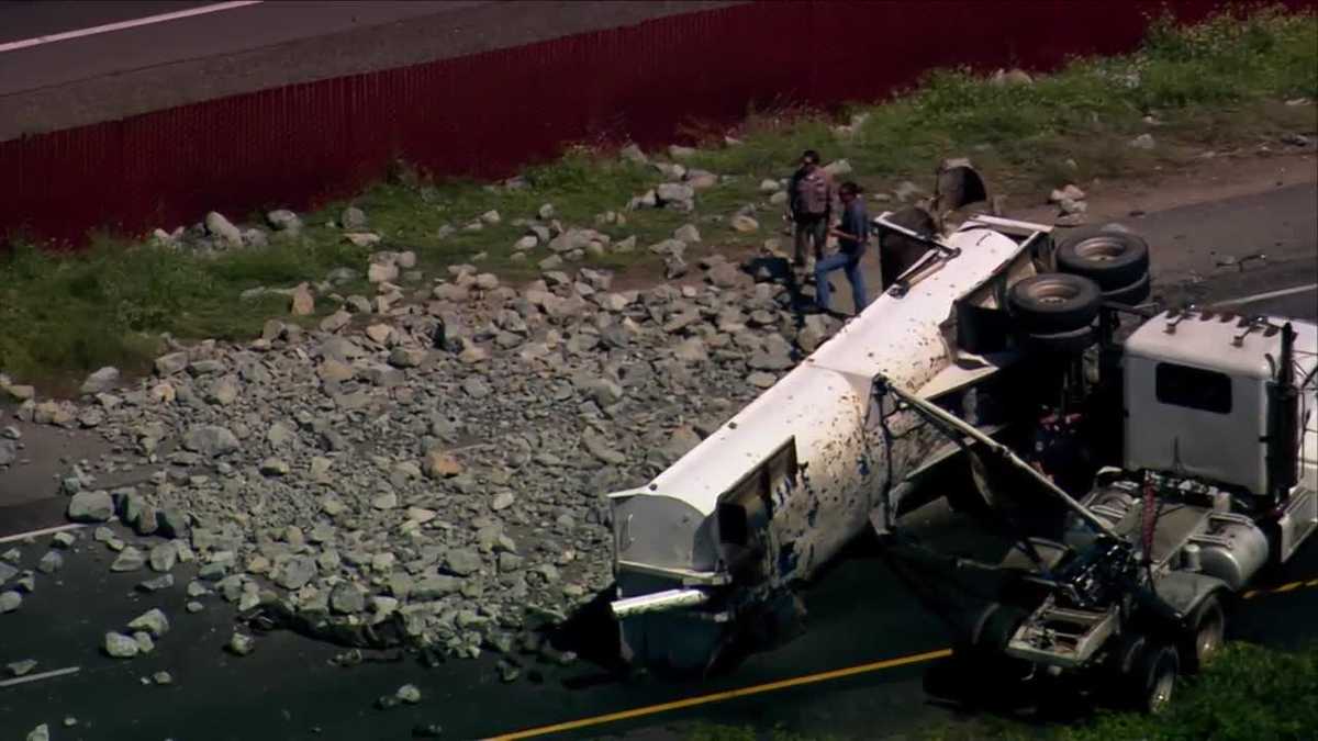 Big rig hits sign, closes Hwy. 99 in Galt for hours