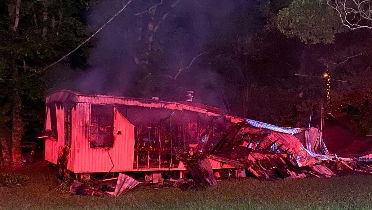 Fire destroys mobile home in Hinds County
