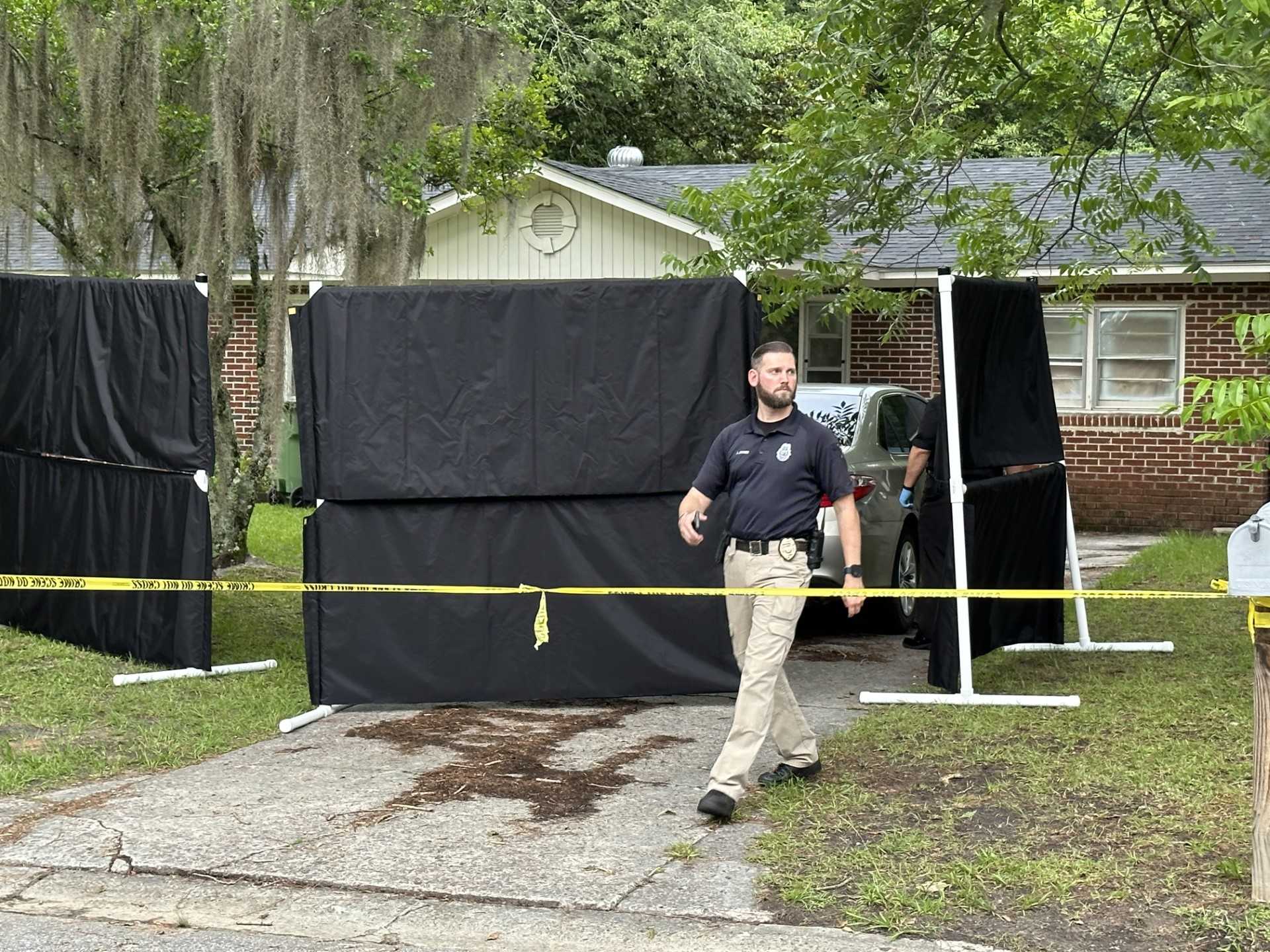 Hinesville police investigating after man found dead inside car - WJCL