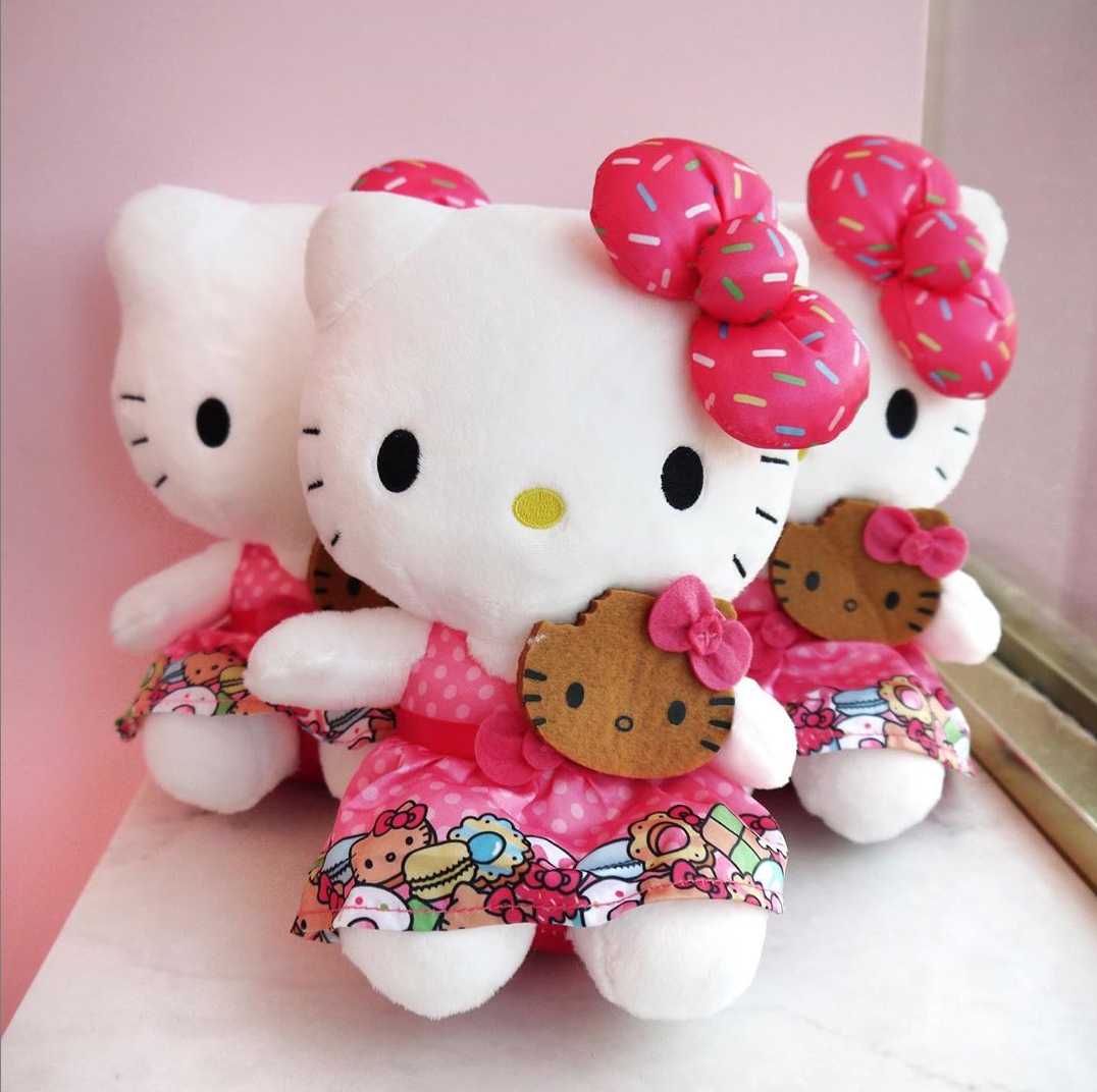 Hello Kitty Wedding Plushies Available Exclusively At Marina Bay Sands