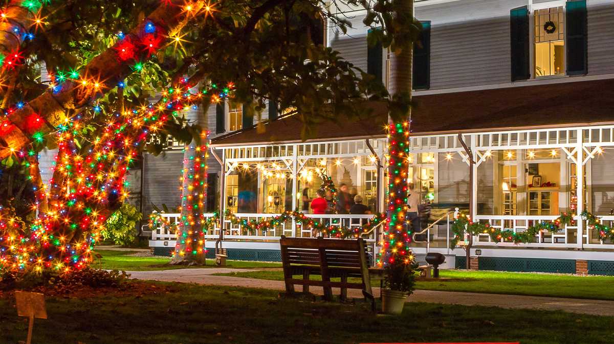 'Gulfcoasting' at the 50th Annual Holiday Nights Celebration at Edison and Ford Winter Estates