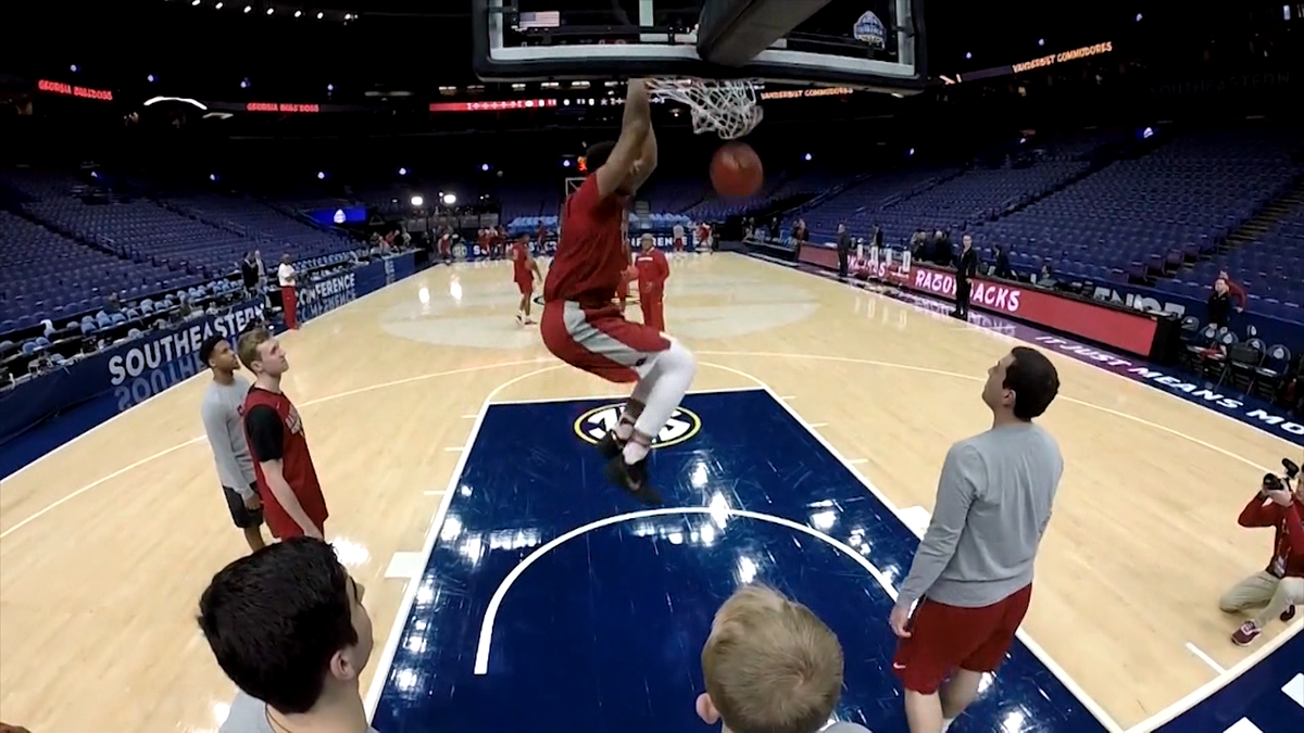 Not a close finish for Arkansas in NCAA Tournament game