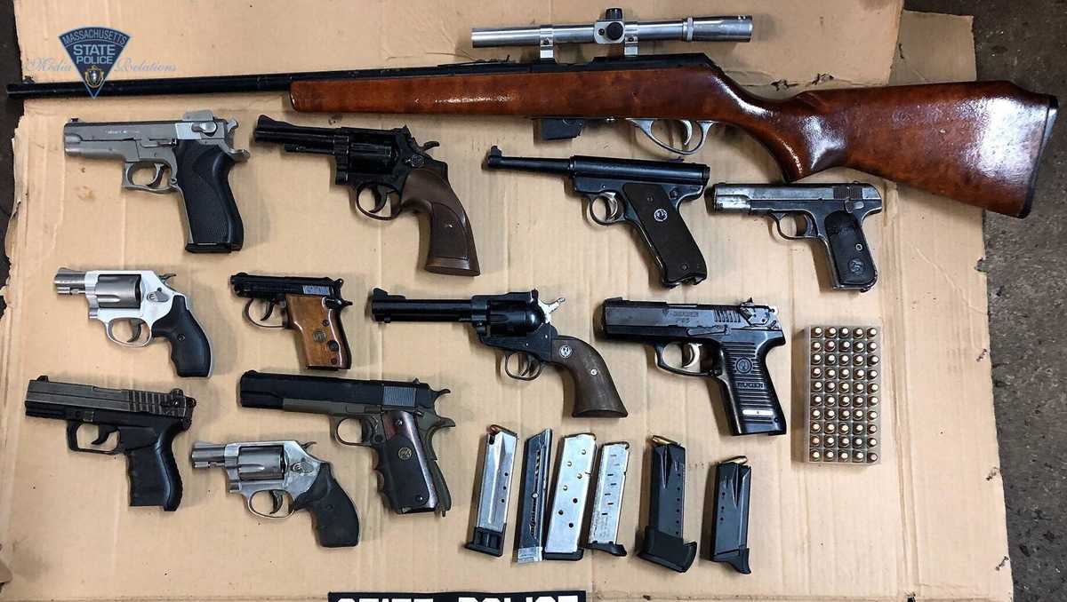 Police Mass Man Illegally Owned 12 Guns 3000 Ammunition Rounds