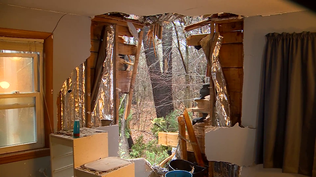 Tree crushes house, 3 vehicles in Lynnfield during storm - Vimarsana News