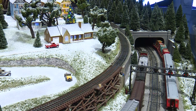 Duke Energy Holiday Trains return to Cincinnati Museum Center. How to get tickets