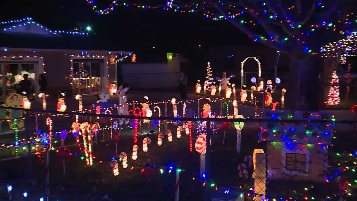Upstate city gives awards for holiday lights