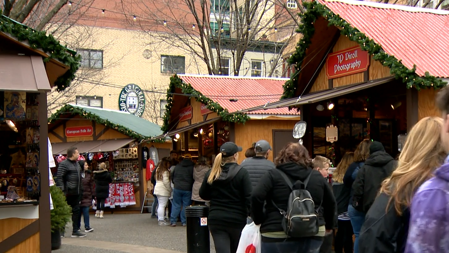 Gewond raken schommel Afkorting Peoples Gas Holiday Market in Market Square open through Dec. 23
