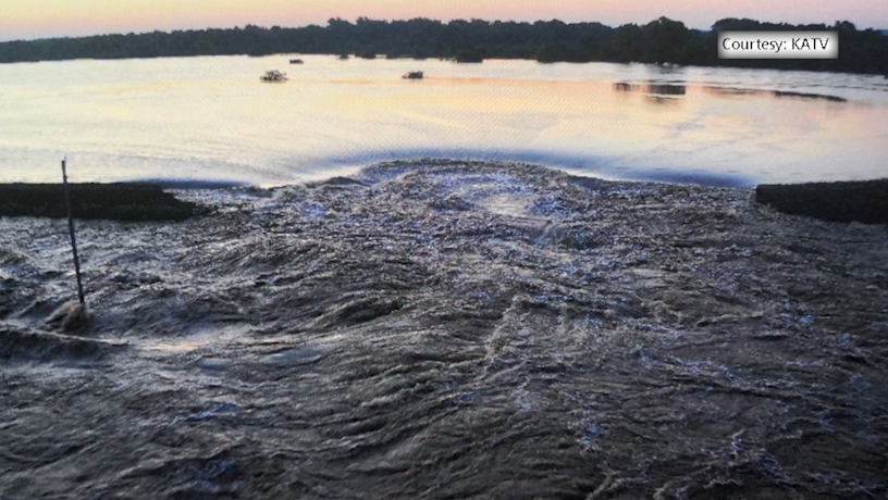 Holla Bend Evacuated After Levee Breach In Dardanelle Area