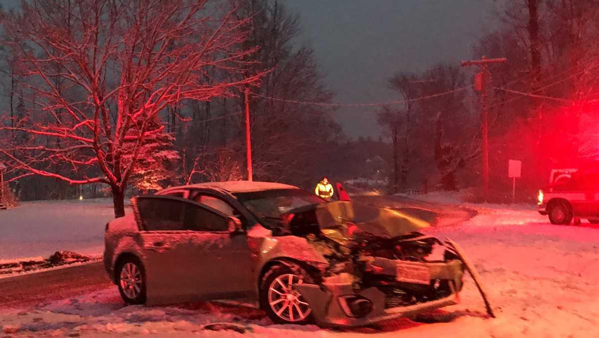 Dispatchers Minor injuries after Hollis crash