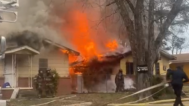 Firefighters extinguish fire at two homes on Hollywood Avenue - Vimarsana News