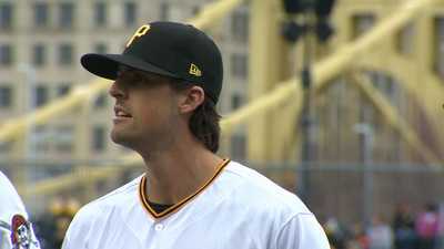 ﻿Pittsburgh Pirates trade pitcher Clay Holmes to Yankees