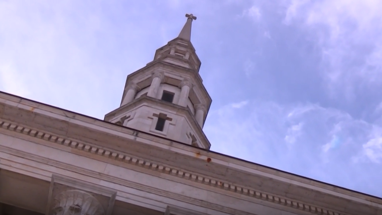 Catholics collect for Mass at St. Peter in Chains, praying the Immaculata Steps