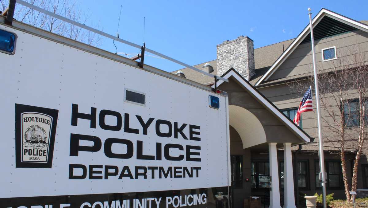 Juvenile, officer exchange gunfire at Holyoke Mall