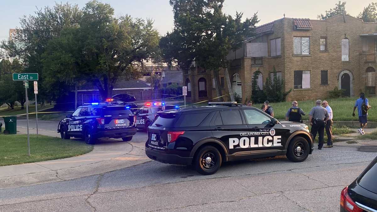Oklahoma City police investigate body found in vehicle