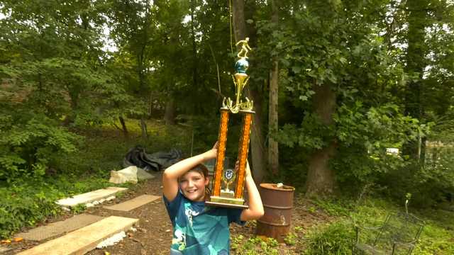 10-year-old world champion horseshoe thrower shows off his skills - Vimarsana News
